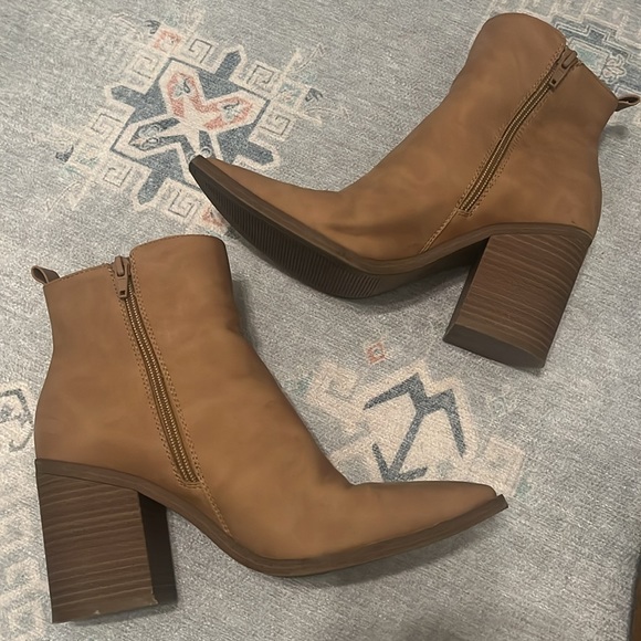 Universal Thread Heeled booties - Picture 5 of 6